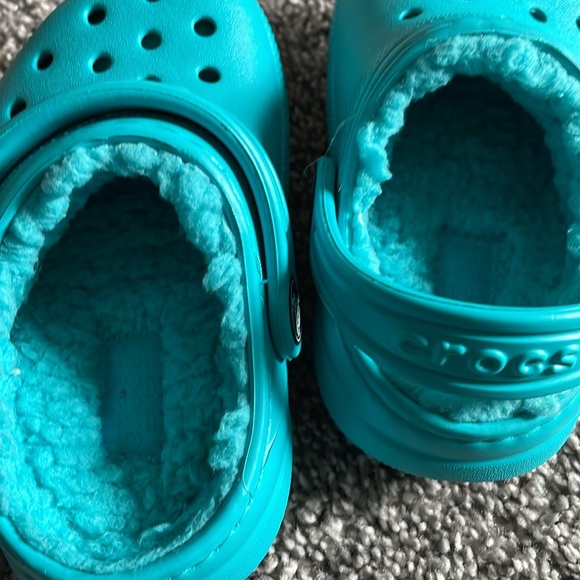 Toddler Fuzzy lined crocs - Picture 3 of 3